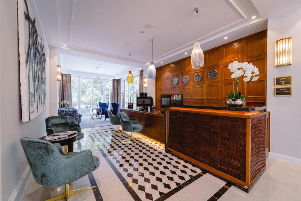Palace Art Hotel פזינוק מראה חיצוני תמונה