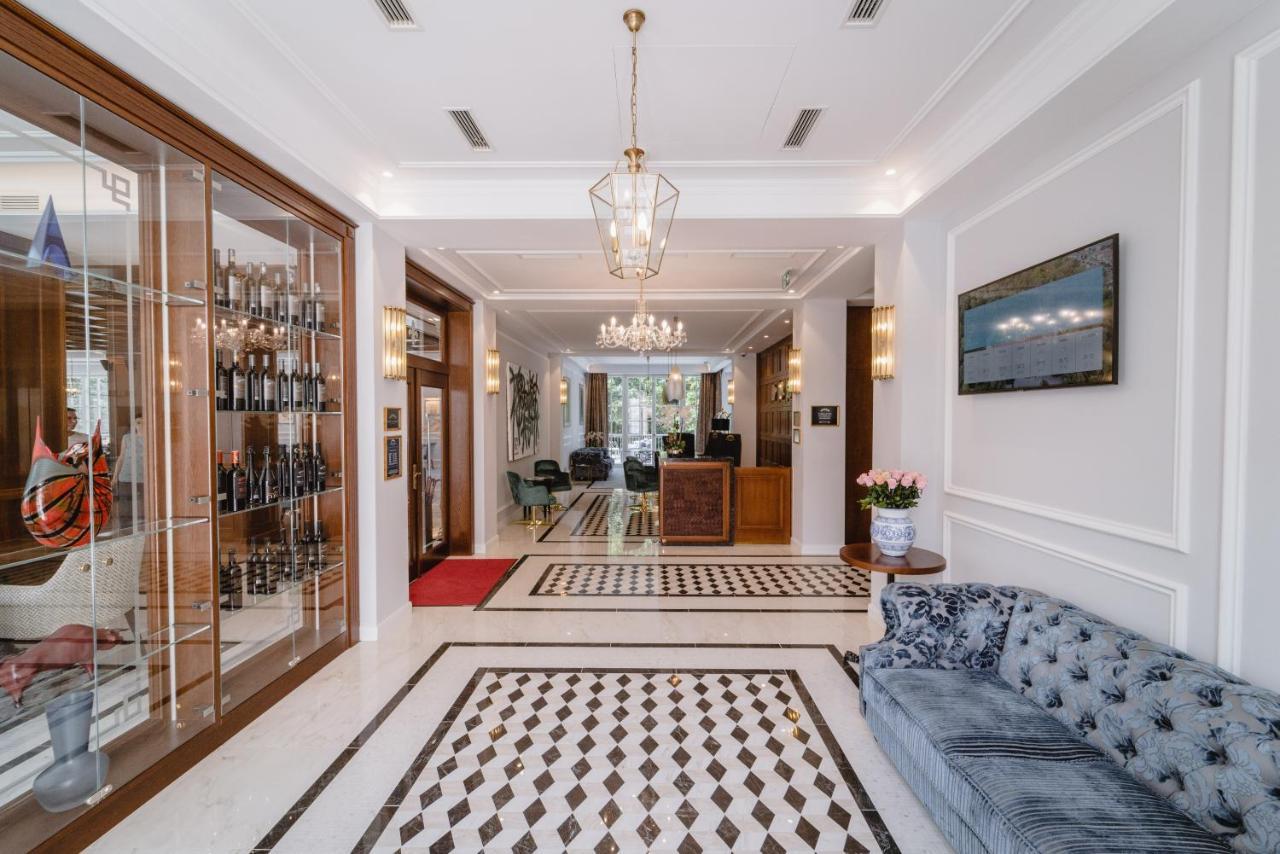 Palace Art Hotel פזינוק מראה חיצוני תמונה