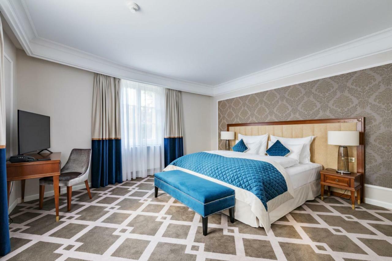 Palace Art Hotel פזינוק מראה חיצוני תמונה