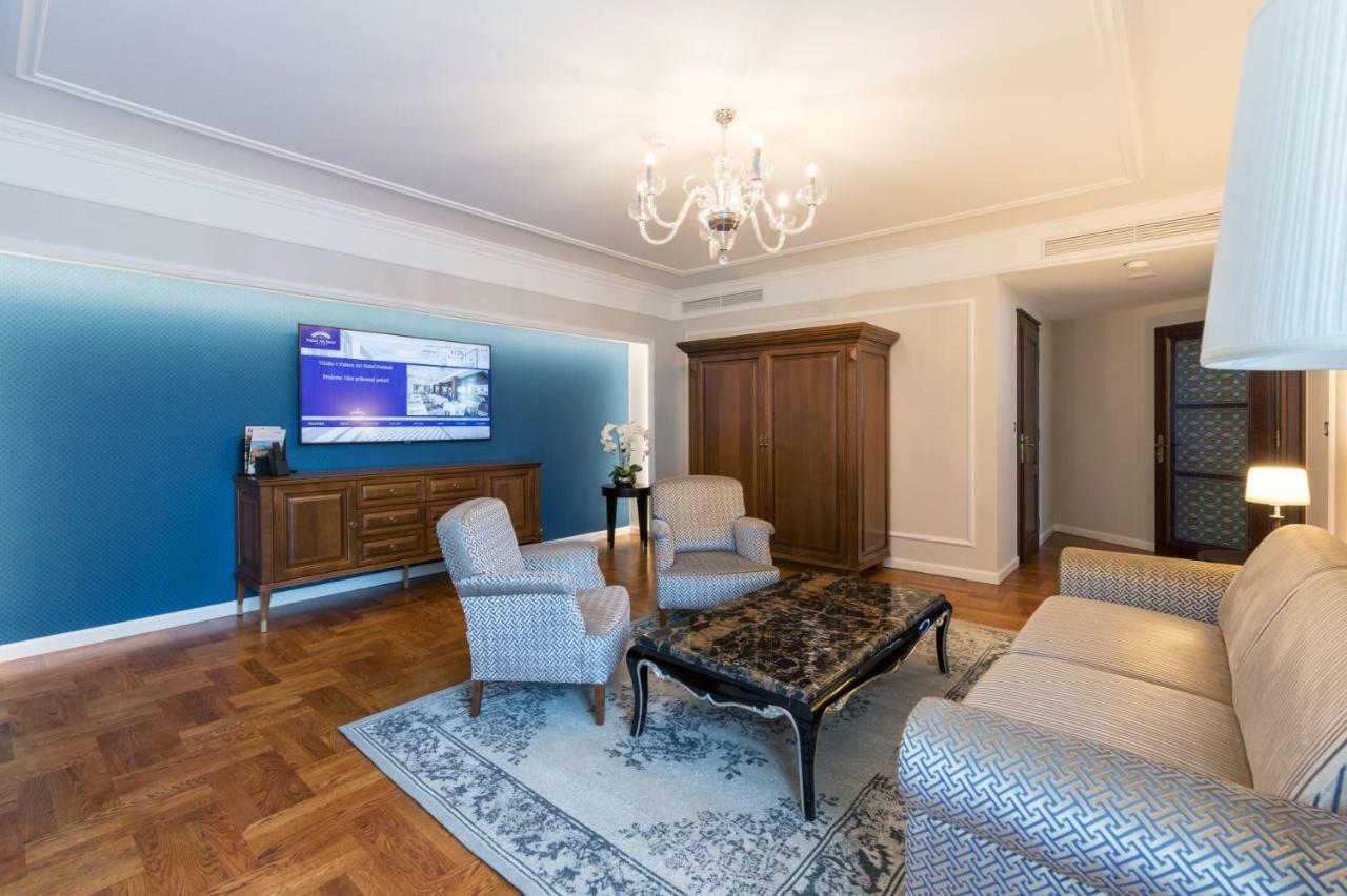 Palace Art Hotel פזינוק מראה חיצוני תמונה