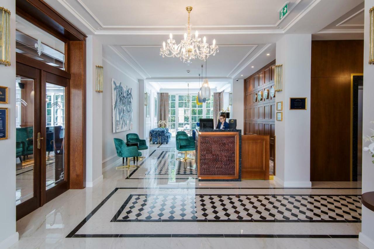 Palace Art Hotel פזינוק מראה חיצוני תמונה