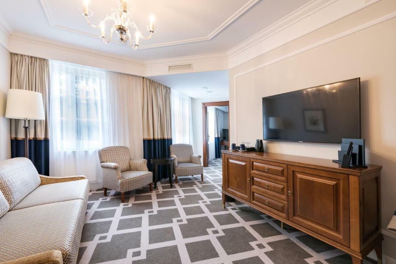 Palace Art Hotel פזינוק מראה חיצוני תמונה