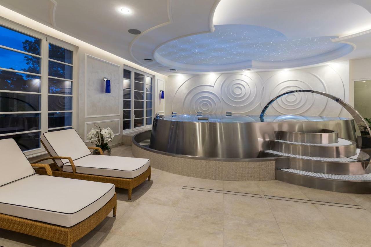 Palace Art Hotel פזינוק מראה חיצוני תמונה